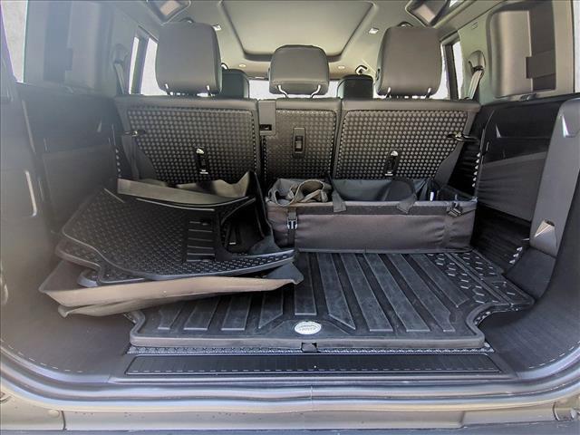 Land Rover Defender 2023
