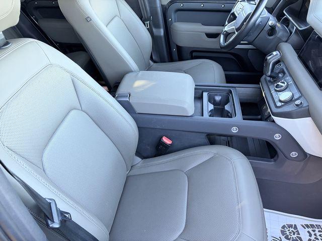Land Rover Defender 2023