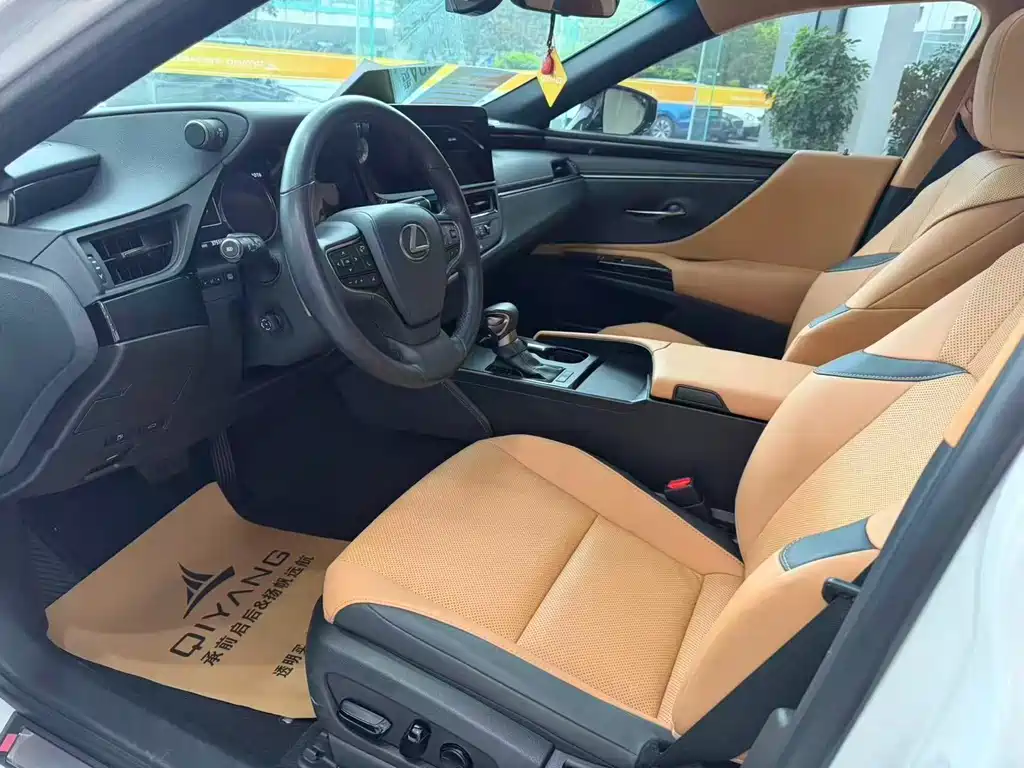 Lexus ES 2024