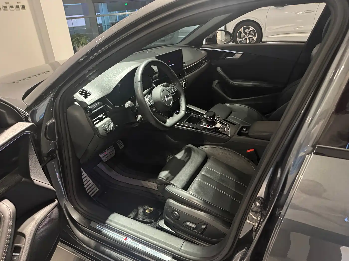 Audi A4 2023