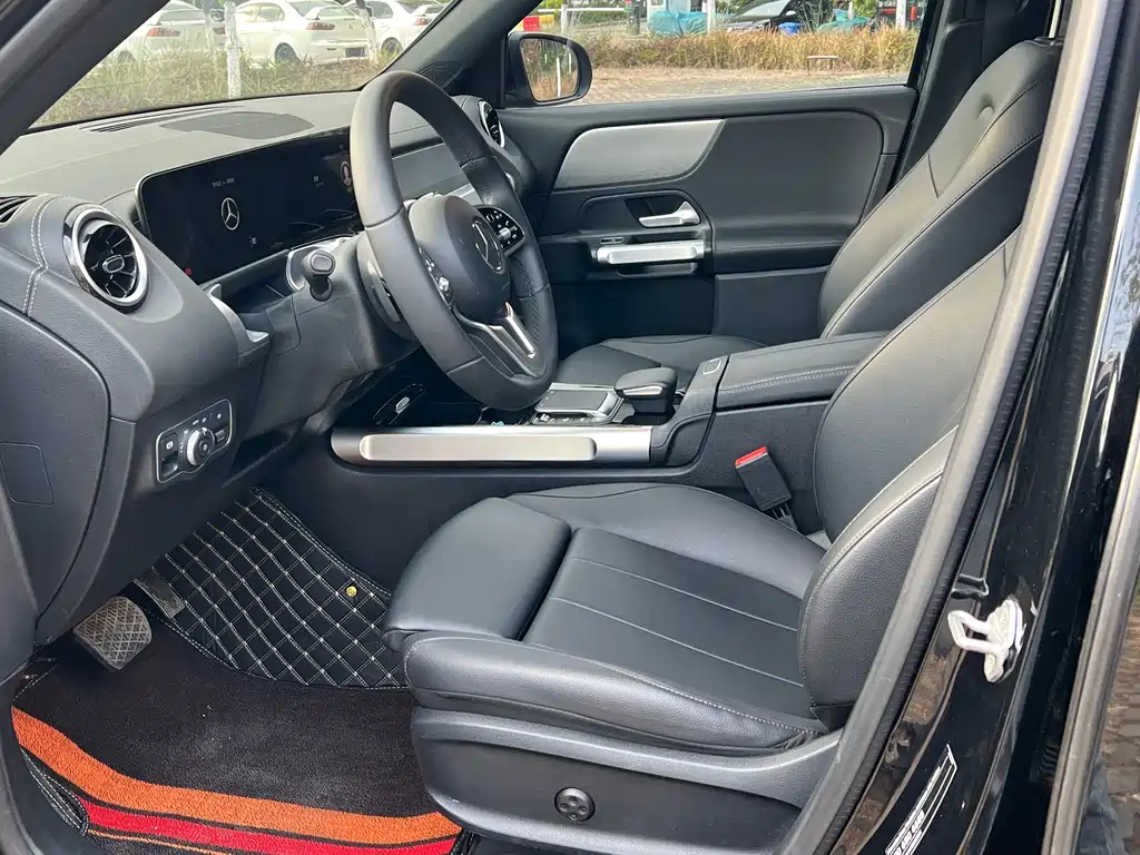 Mercedes-Benz GLB 2023