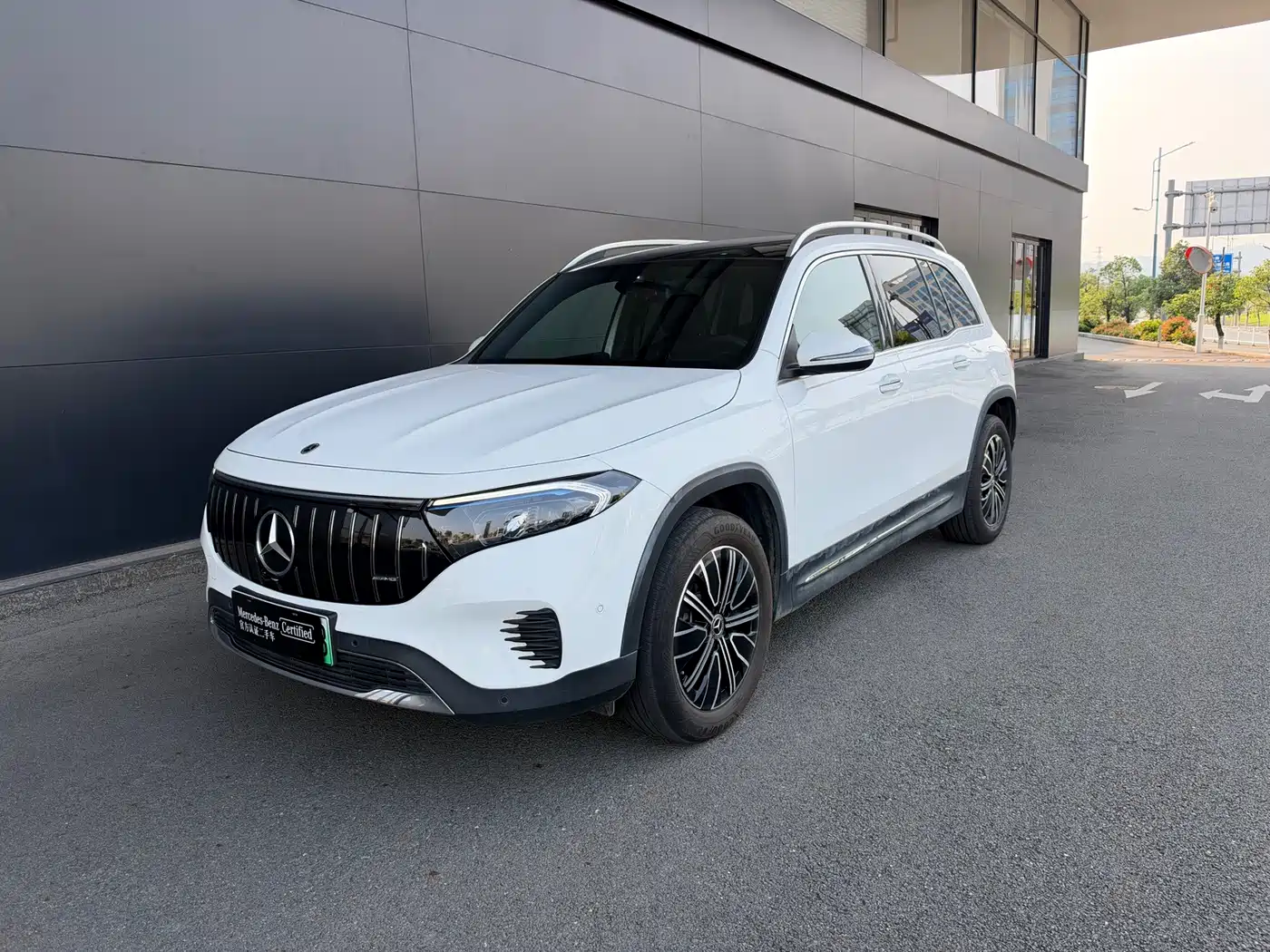 Mercedes-Benz EQB 2023