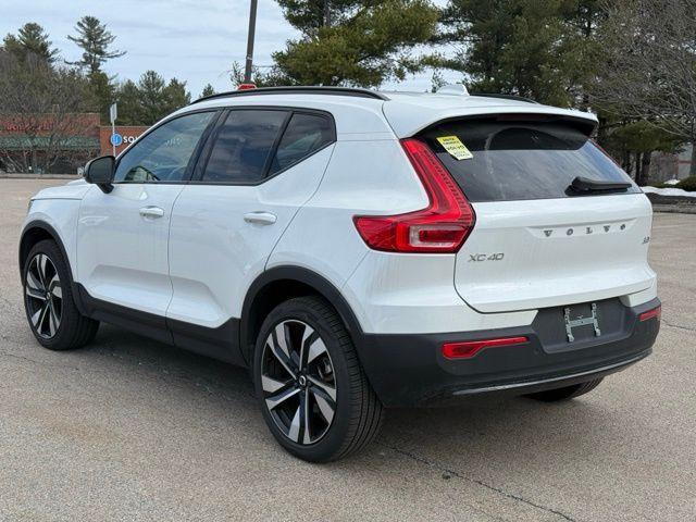 Volvo XC40 2025