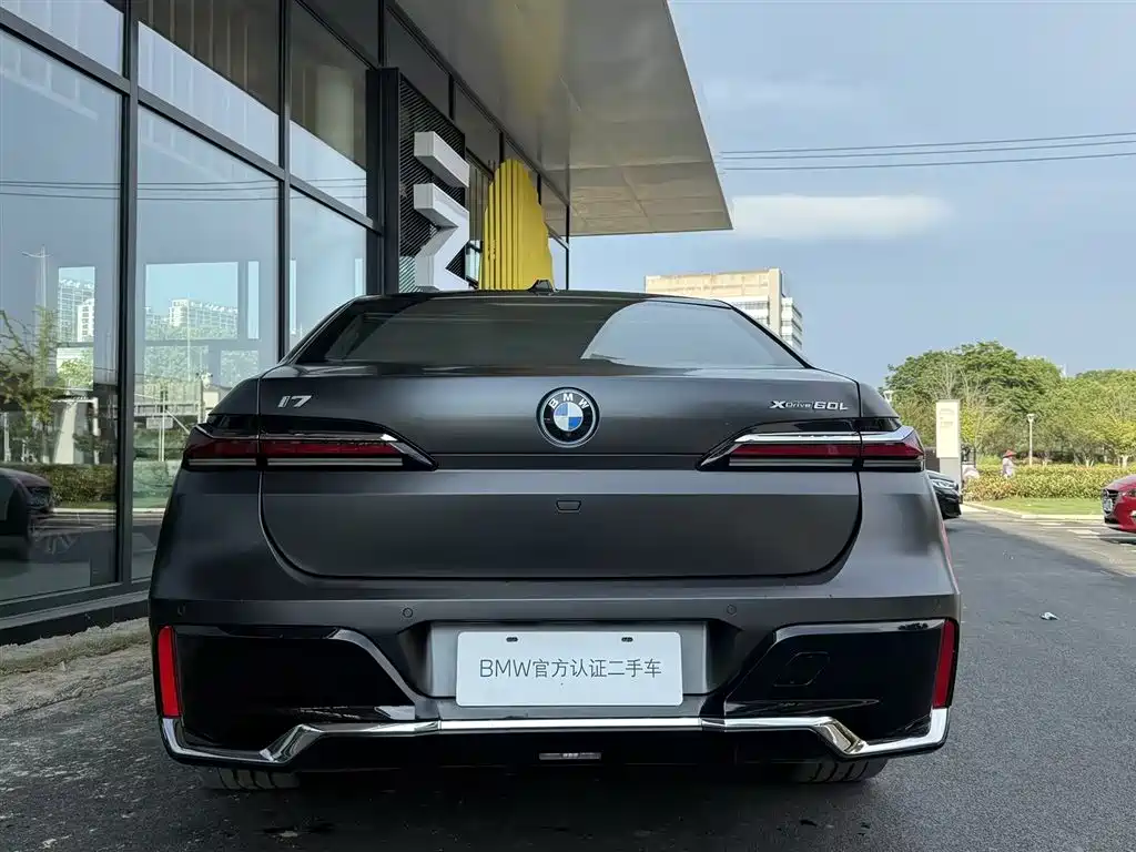 BMW i7 2025