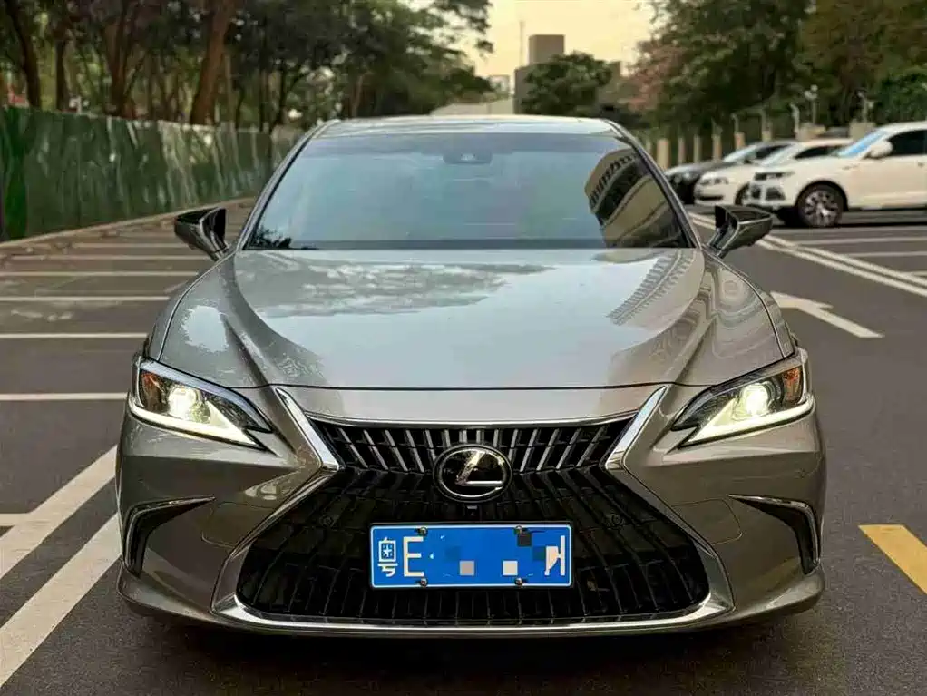 Lexus ES 2024