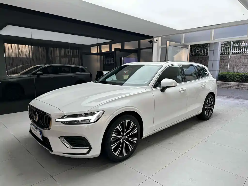 Volvo V60 2024