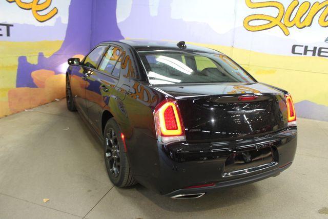 Chrysler 300 2023