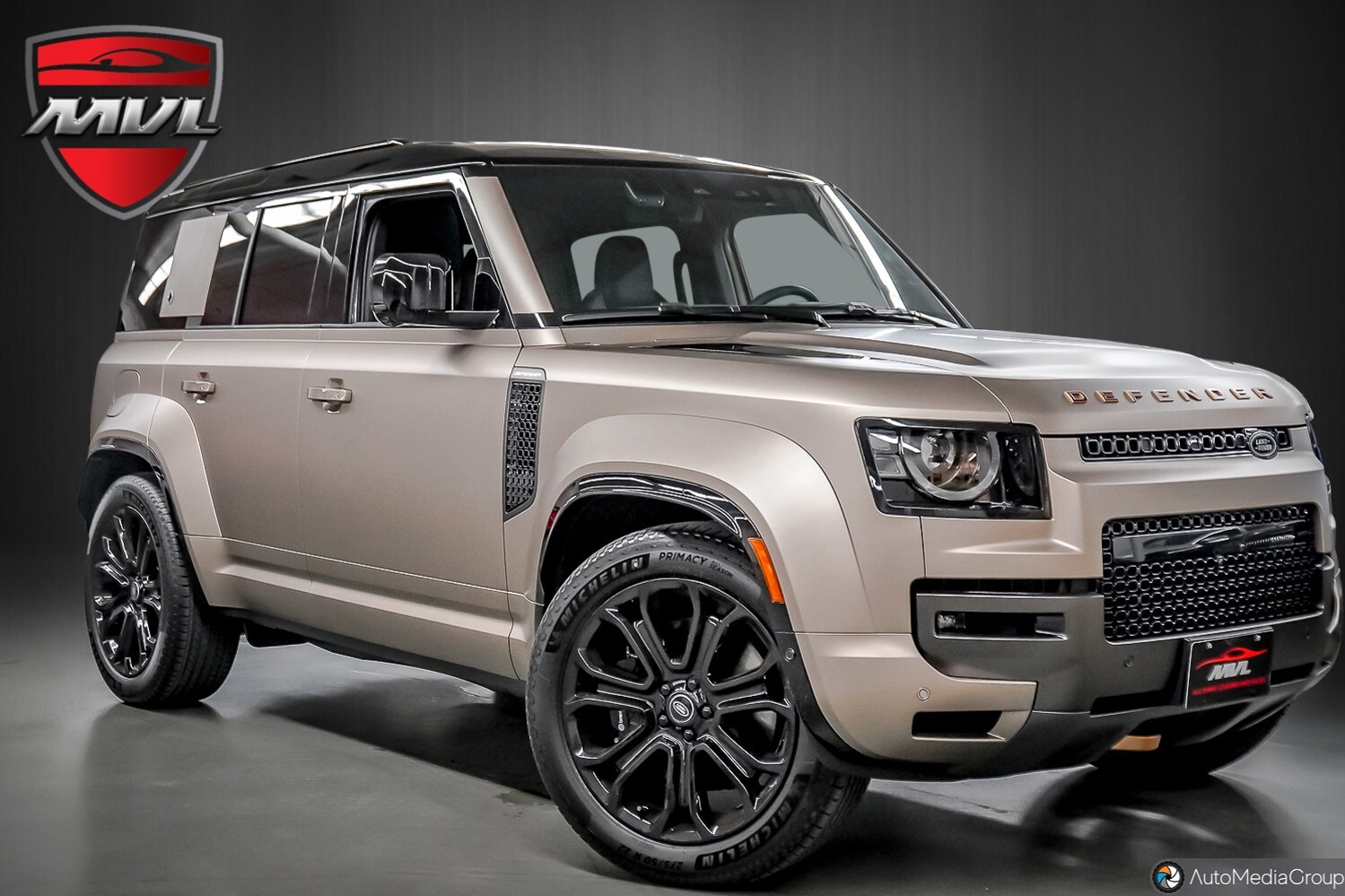 Land Rover Defender 2025
