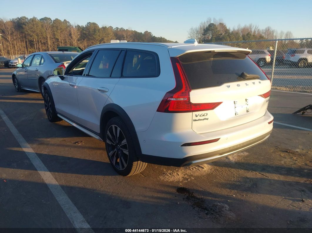 Volvo V60 Cross Country 2023
