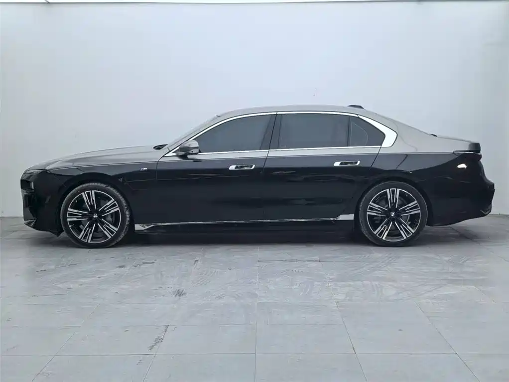 BMW i7 2024