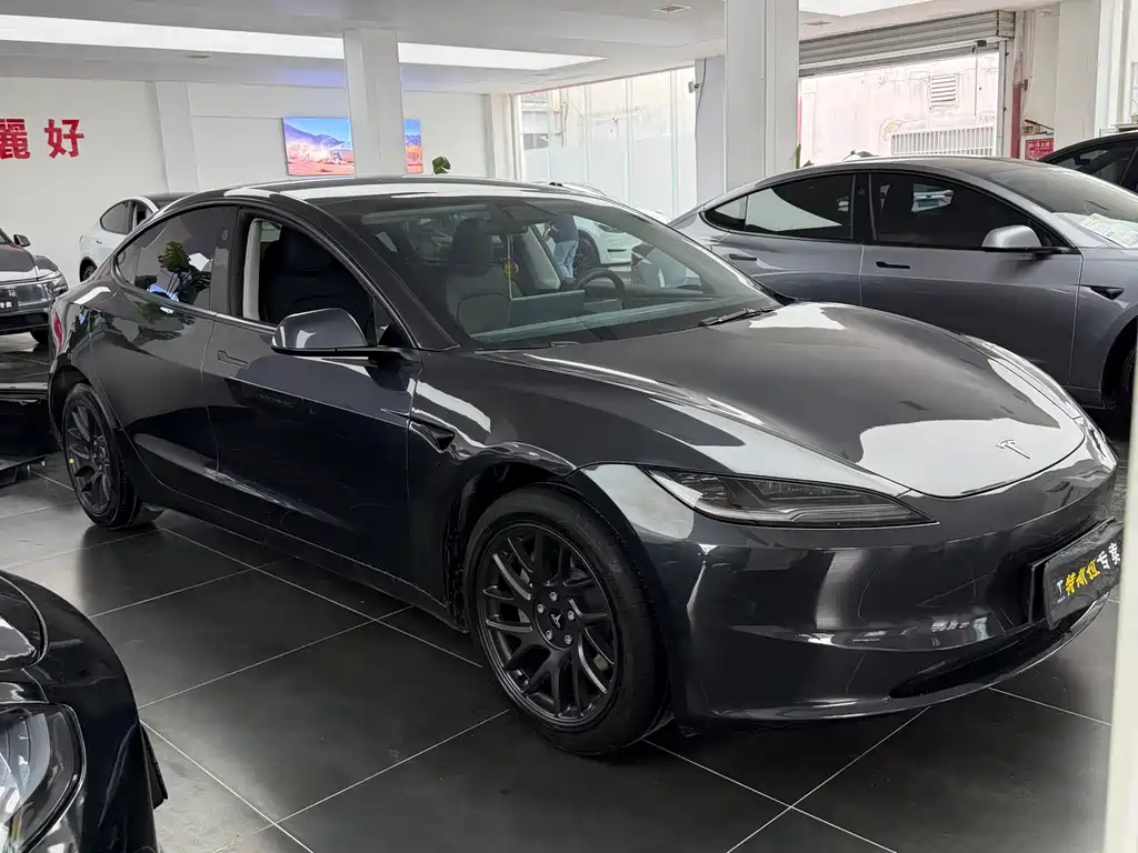 Tesla Model 3 2024