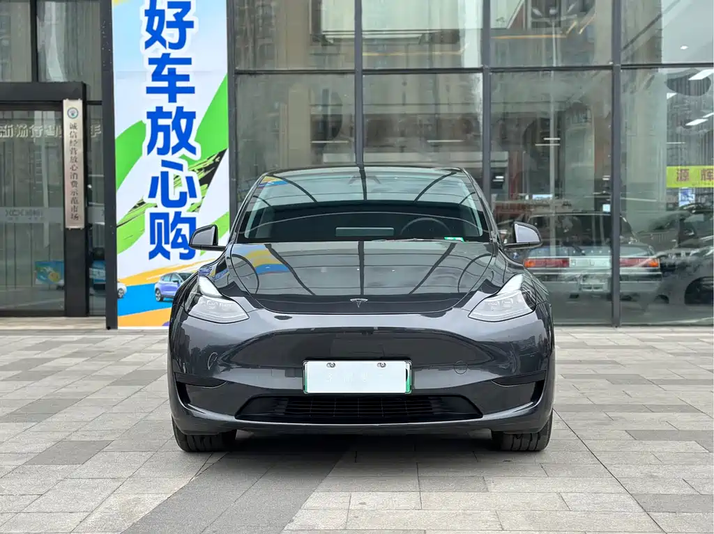 Tesla Model Y 2024
