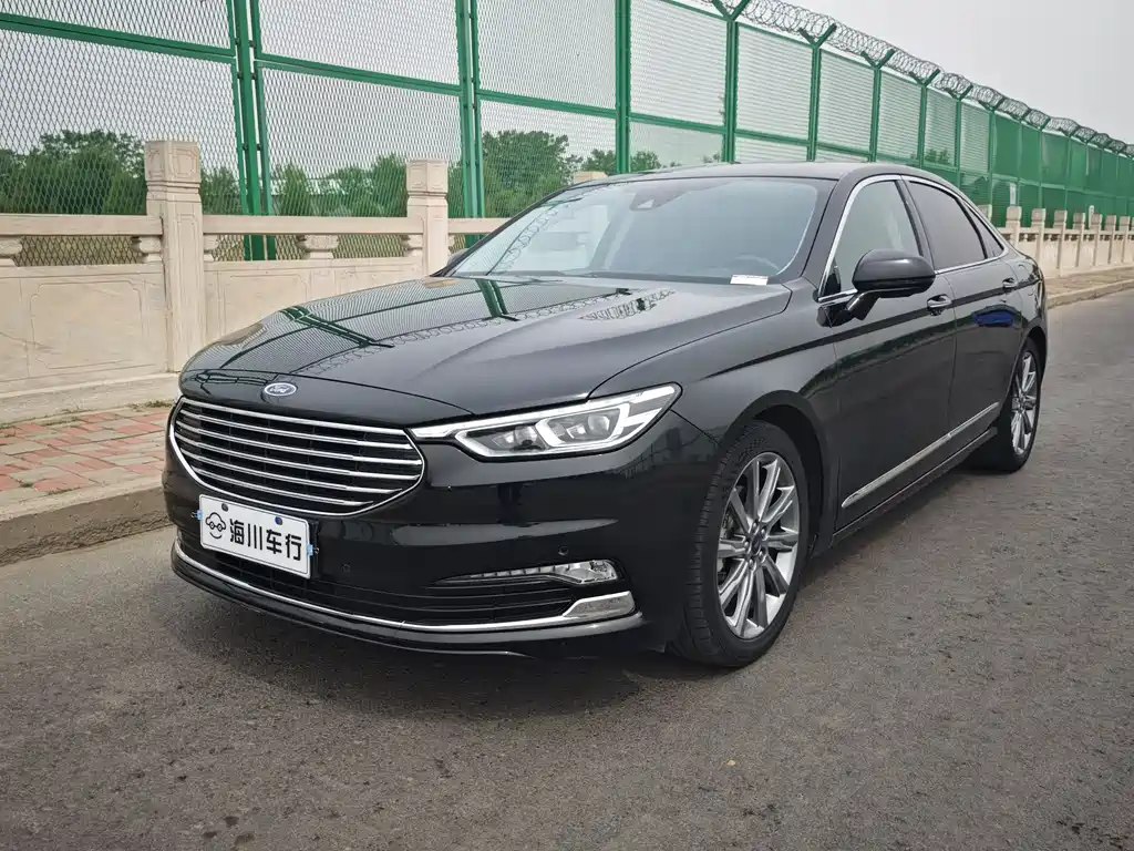 Ford Taurus 2020