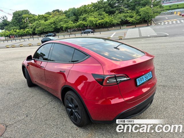 Tesla Model Y 2024