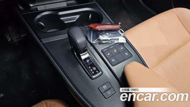 Lexus UX 2025