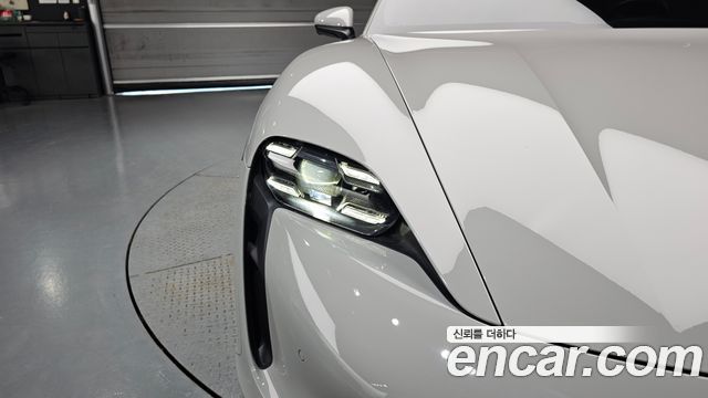 Porsche Taycan 2023