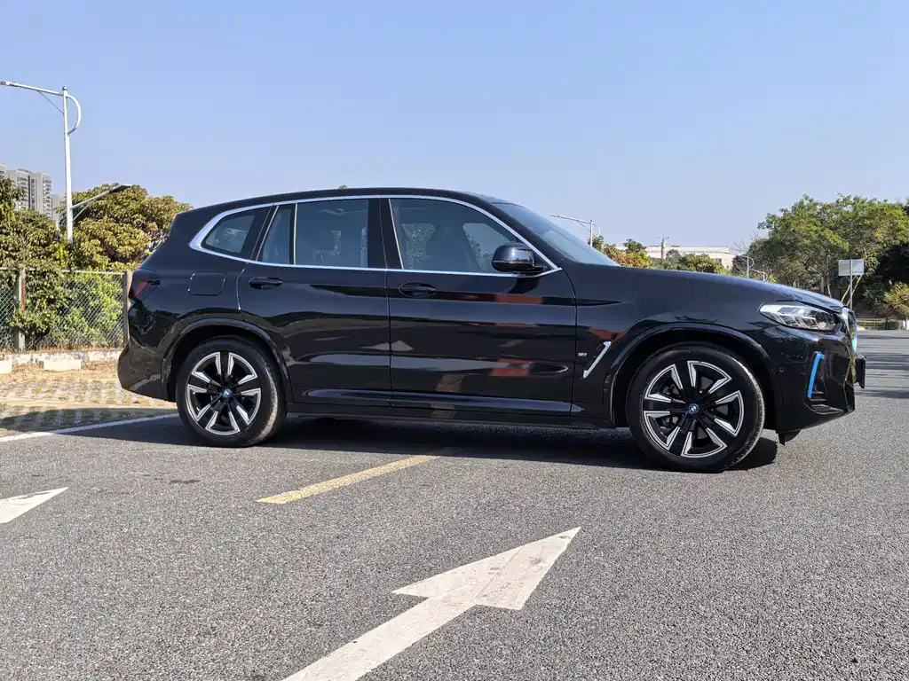 BMW iX3 2021