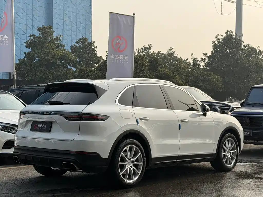 Porsche Cayenne 2021