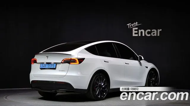 Tesla Model Y 2024