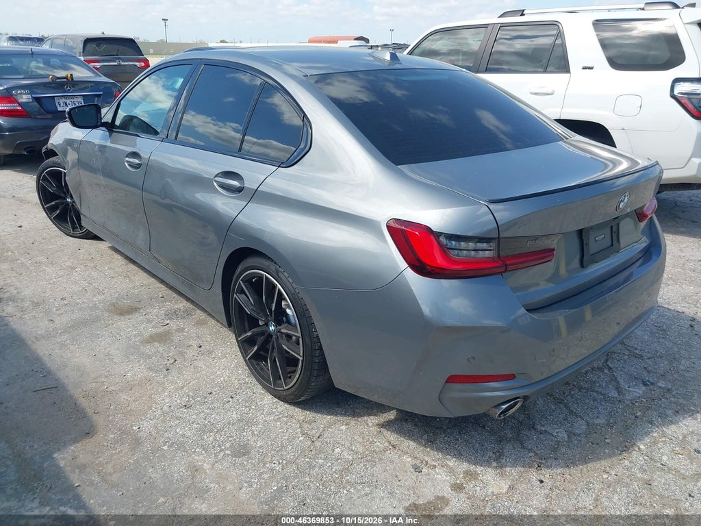 BMW 330 2023