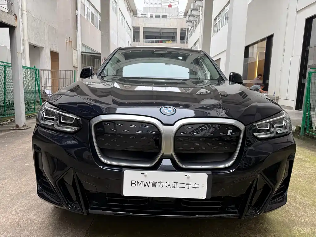 BMW iX3 2024