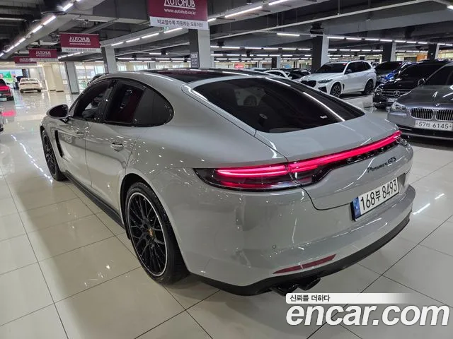 Porsche Panamera 2022