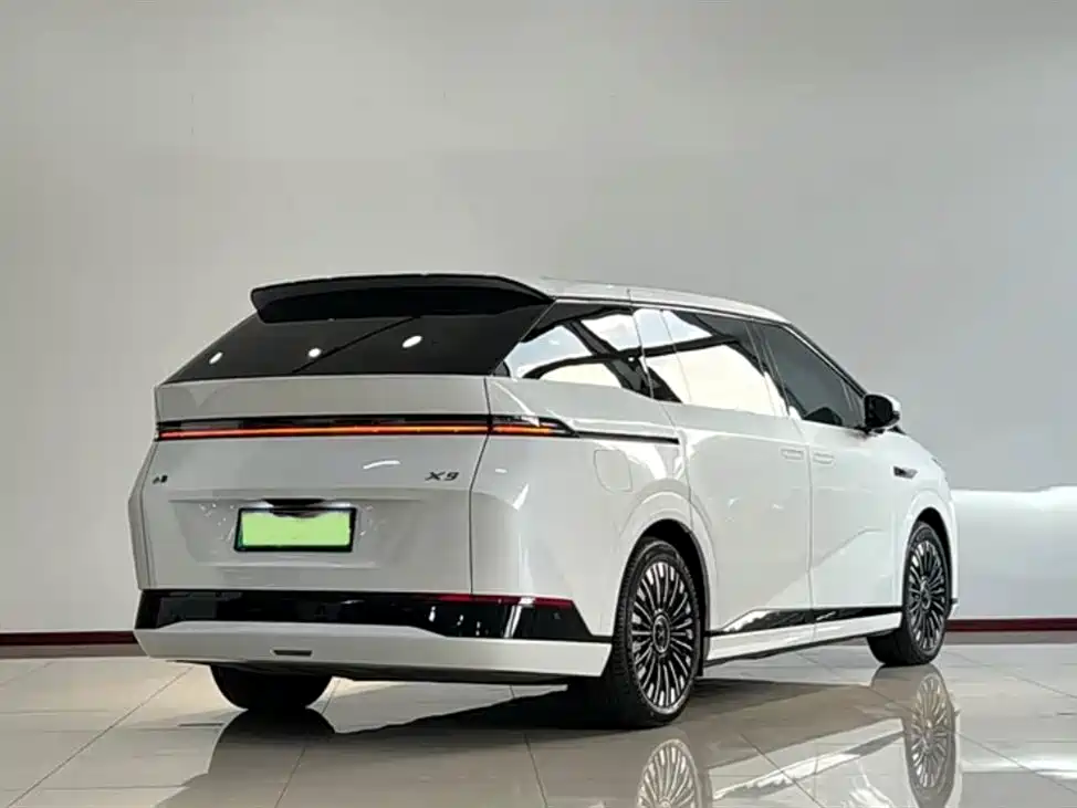 Xpeng X9 2025