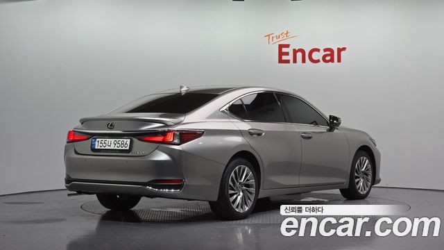 Lexus ES 2023
