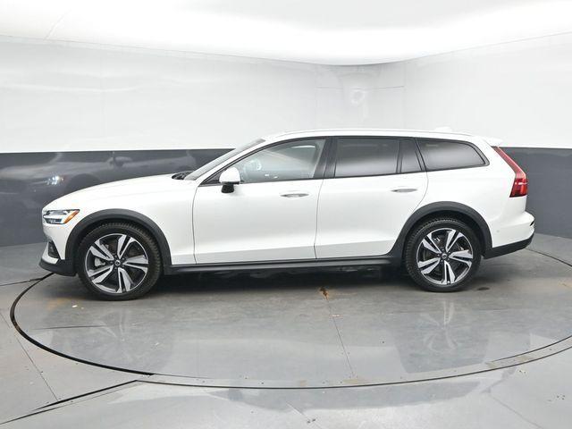 Volvo V60 Cross Country 2023