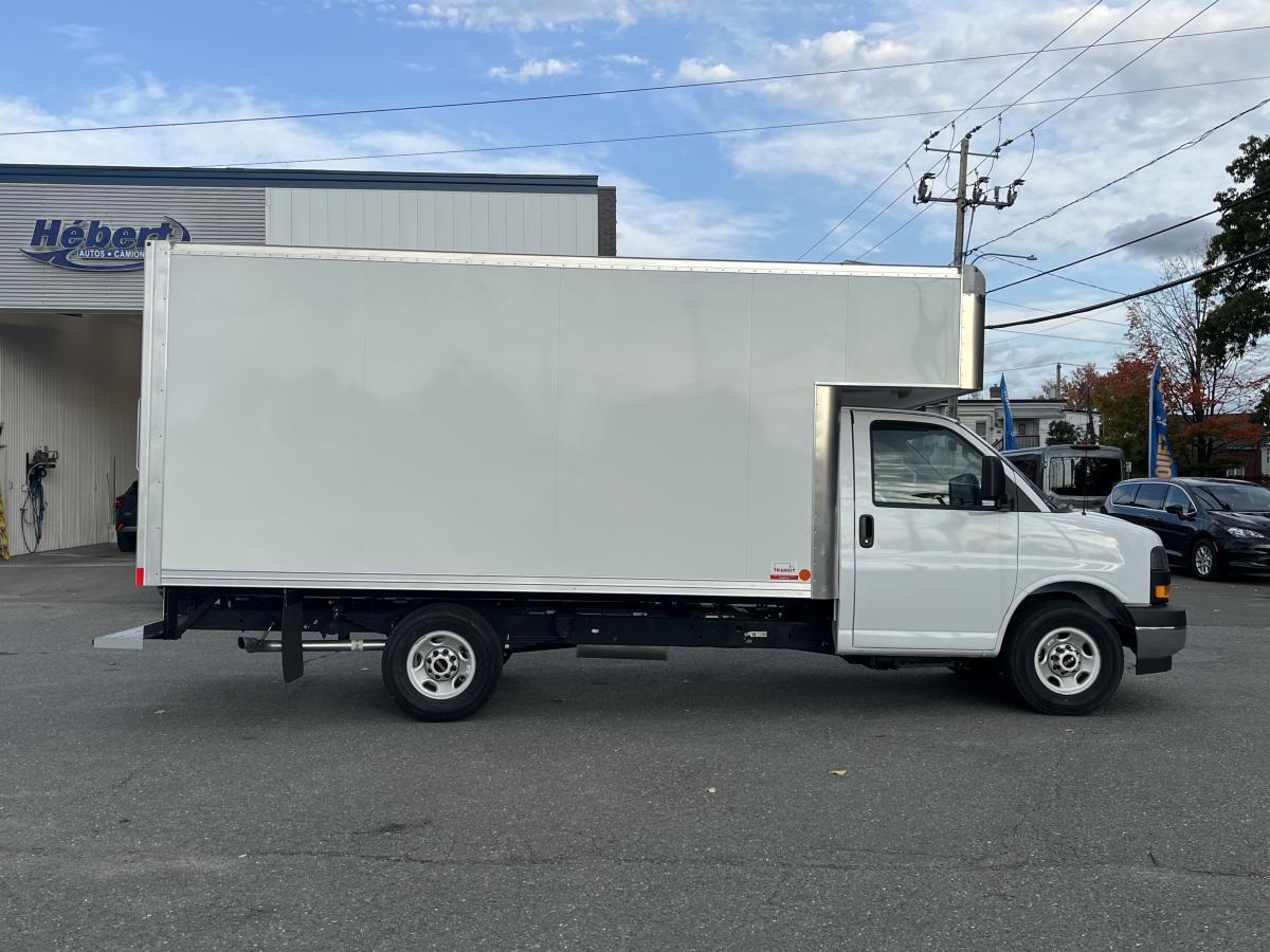 GMC Savana 2024