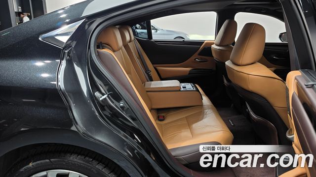 Lexus ES 2021
