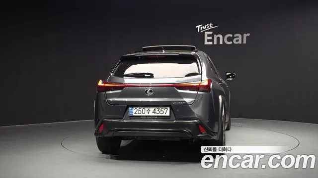 Lexus UX 2023