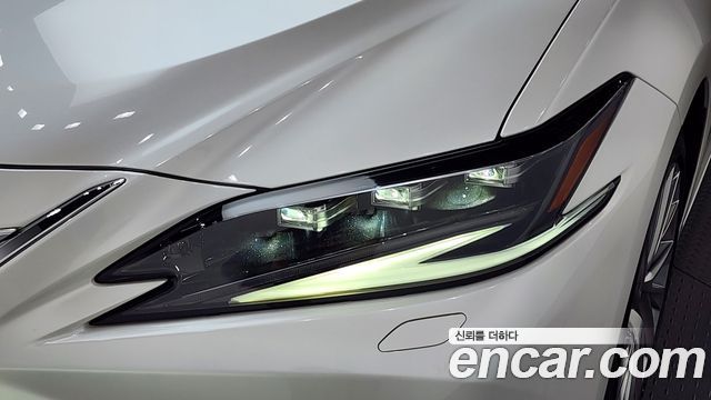 Lexus ES 2023