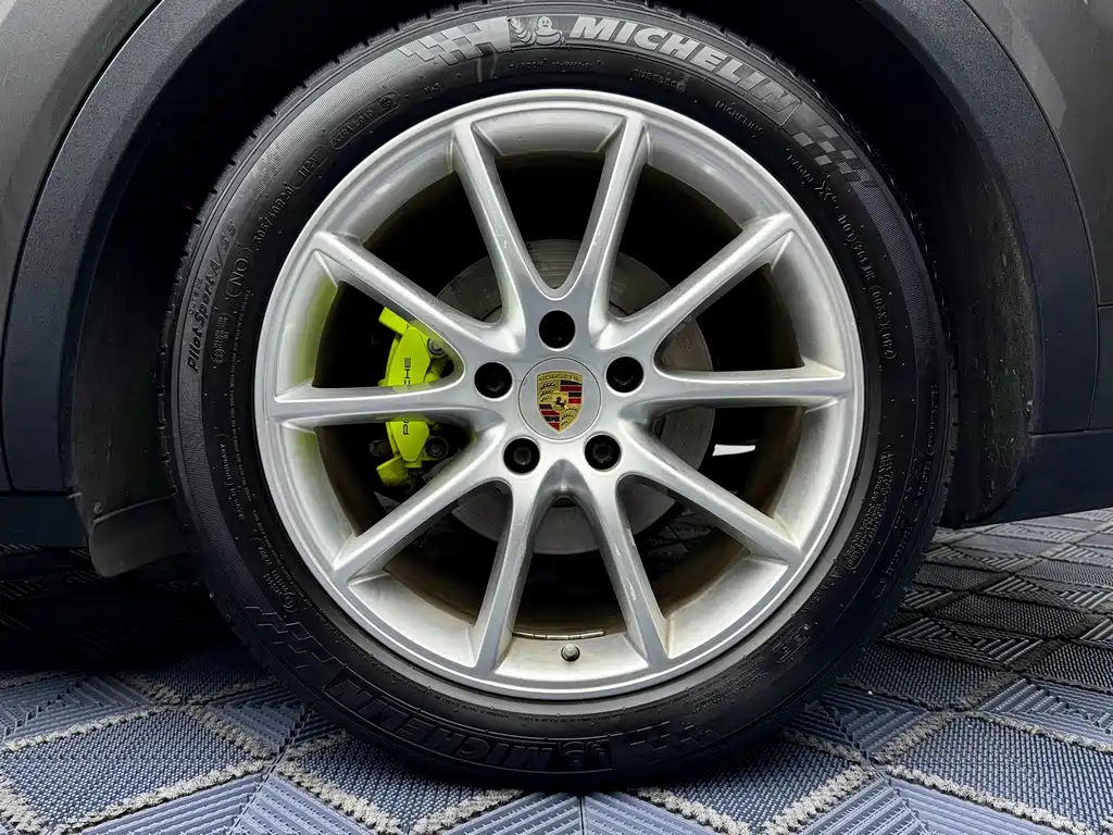 Porsche Cayenne 2021