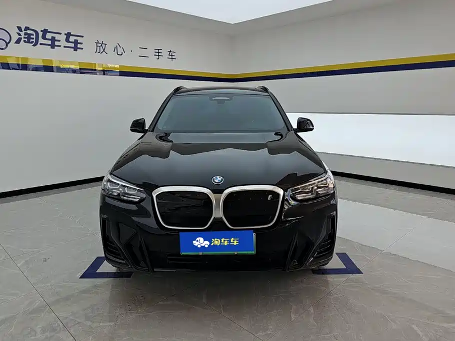 BMW iX3 2024