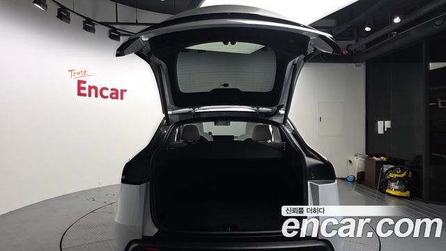 Tesla Model Y 2025