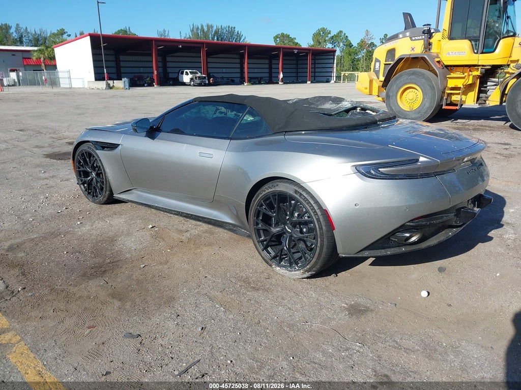 Aston Martin DB12 2025