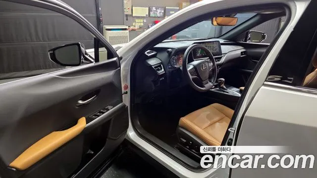 Lexus UX 2023