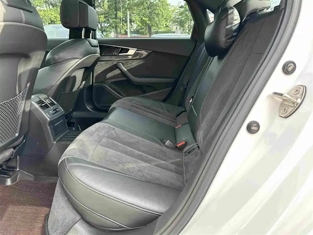 Audi A4 2023