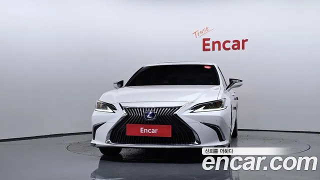 Lexus ES 2020