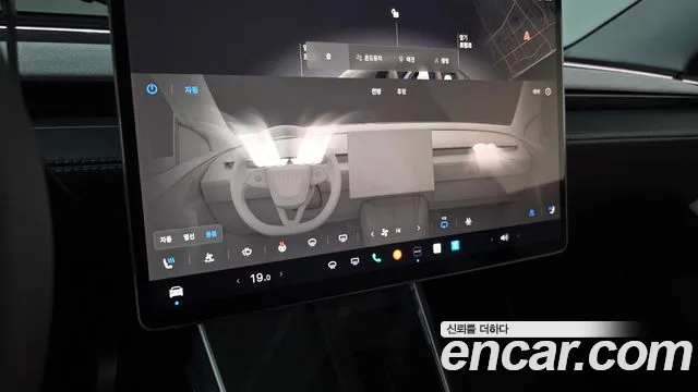 Tesla Model Y 2025