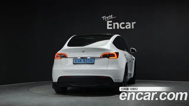 Tesla Model Y 2024