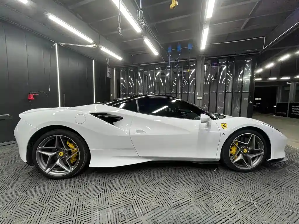 Ferrari F8 2021