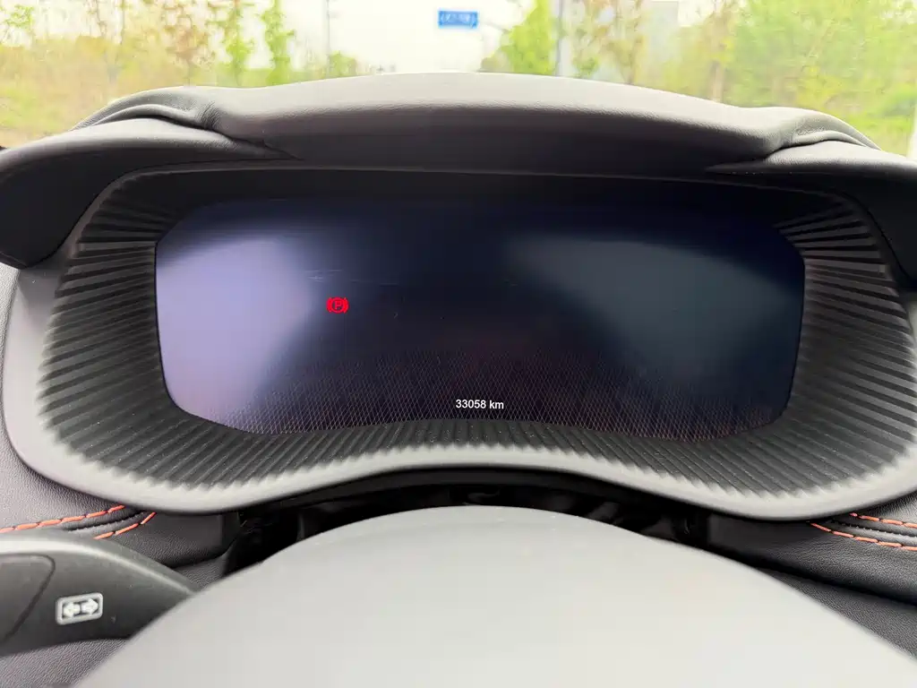 Aston Martin DBX 2022