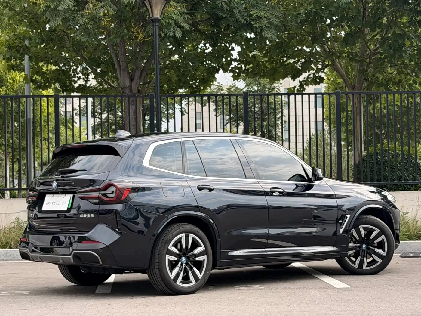 BMW iX3 2025