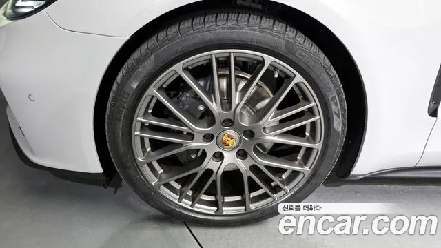 Porsche Panamera 2023