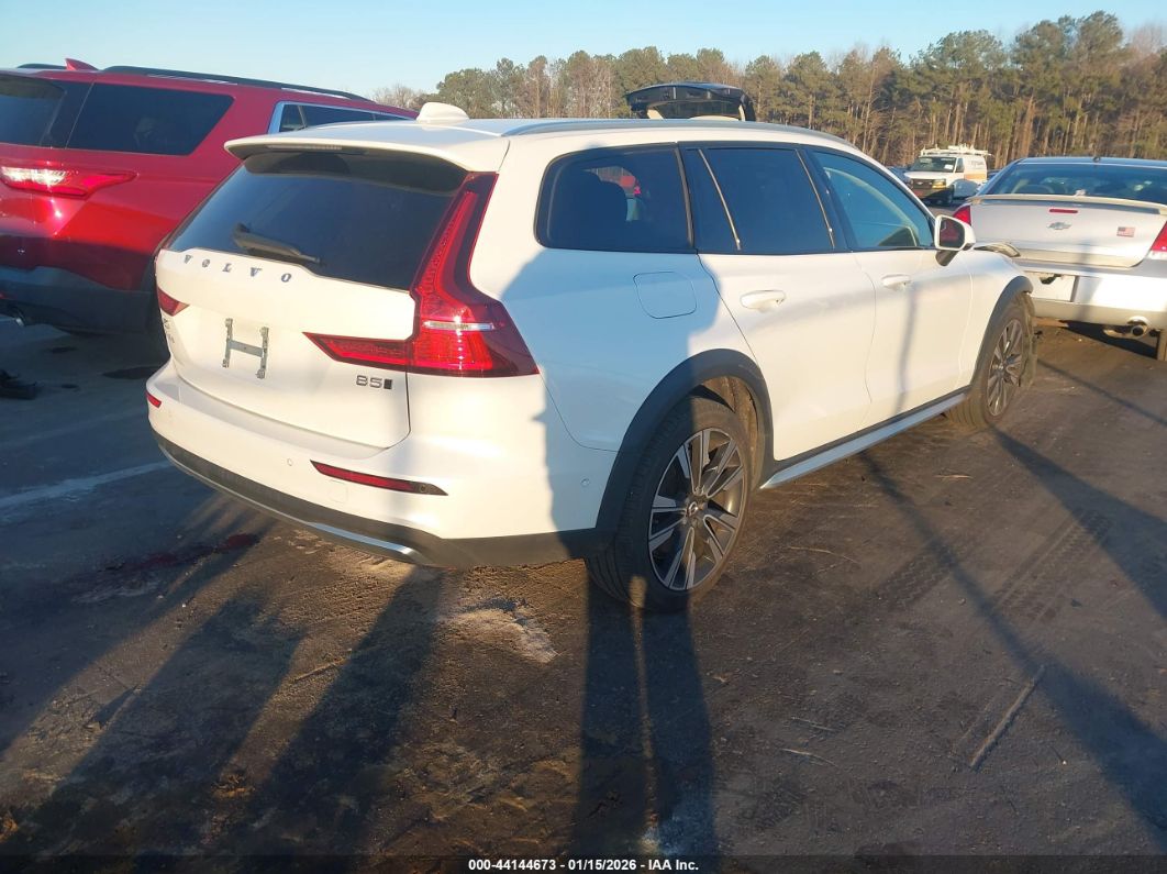 Volvo V60 Cross Country 2023