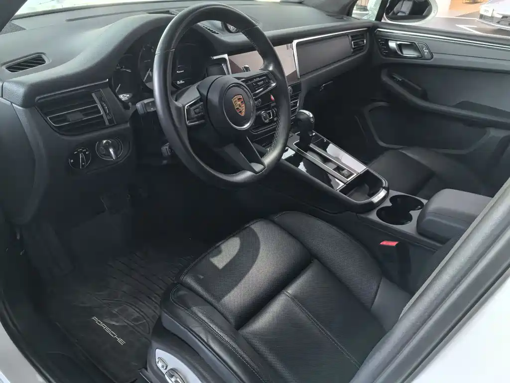 Porsche Macan 2025