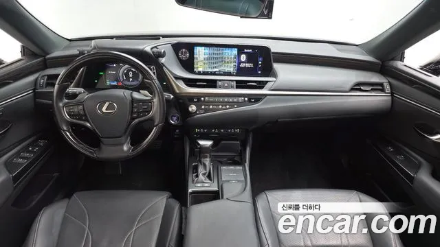 Lexus ES 2020