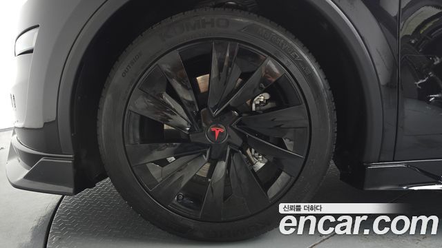 Tesla Model Y 2025